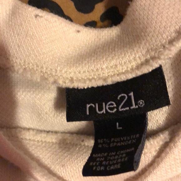 Rue21 crop top - Picture 2 of 2